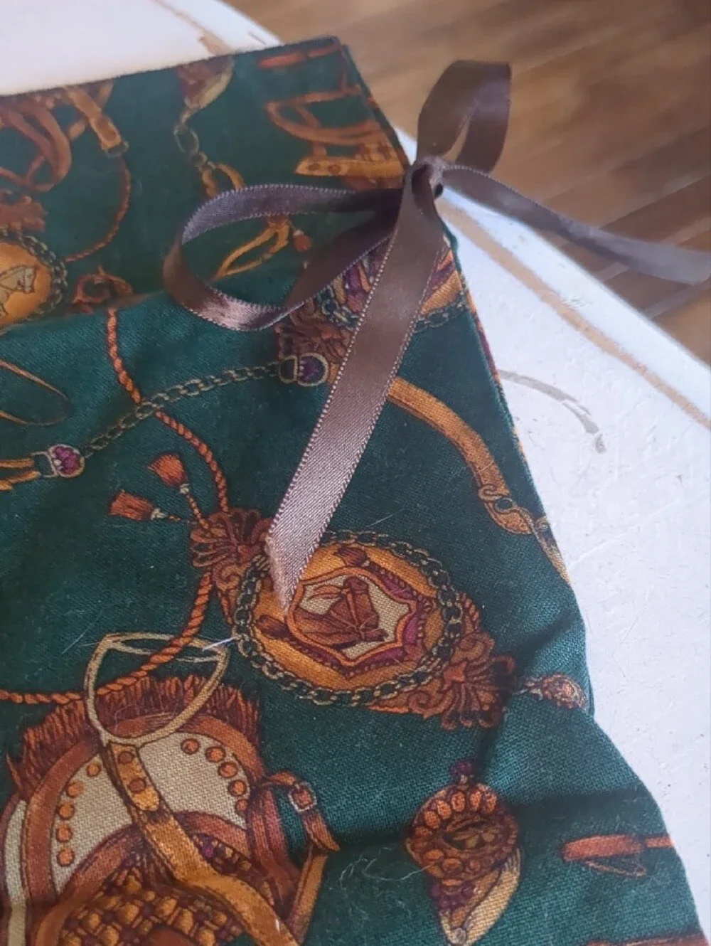 Green Equestrian-Print Tie Wine Bag